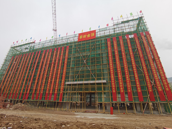 攻堅克難筑精品 主體結(jié)構(gòu)順利封頂！